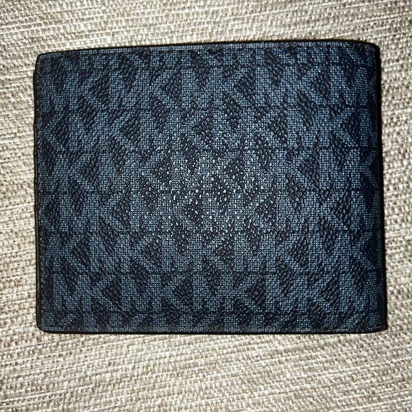 Michael Kors Men bi-fold wallet - Picture 3 of 3